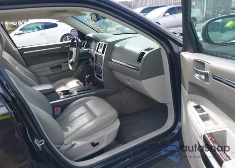 2010 Chrysler 300 Limited z USA, uszkodzony, nr VIN 2C3CA3CV9AH161712